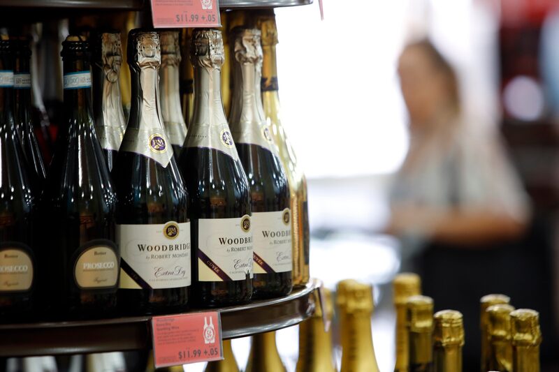 Os próximos dois maiores mercados de vinho para os produtores dos EUA - Reino Unido e China - também importaram menos em abril. (Foto: Patrick T. Fallon/Bloomberg) Os próximos dois maiores mercados de vinho para os produtores dos EUA - Reino Unido e China - também importaram menos em abril. (Foto: Patrick T. Fallon/Bloomberg)