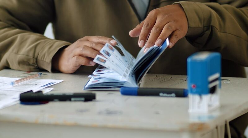 Los resultados de la encuesta también muestran una tendencia importante: un 12,1% de los encuestados votaría en ‘blanco o nulo’ y otro 14,1% aún no ha definido su voto. Los resultados de la encuesta también muestran una tendencia importante: un 12,1% de los encuestados votaría en ‘blanco o nulo’ y otro 14,1% aún no ha definido su voto.