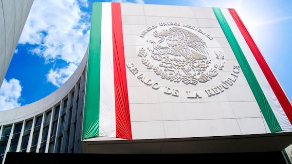 México prohíbe la doble nacionalidad de próximos presidentes y gobernadores México prohíbe la doble nacionalidad de próximos presidentes y gobernadores