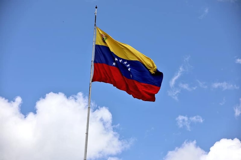 La bandera de Venezuela en un desfile Cívico-Militar del 5 de julio. La bandera de Venezuela en un desfile Cívico-Militar del 5 de julio.