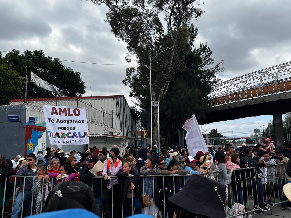 Manifestantes y simpatizantes en las inmediaciones del Palacio Legislativo de San Lázaro, 1 de octubre de 2024 Manifestantes y simpatizantes en las inmediaciones del Palacio Legislativo de San Lázaro, 1 de octubre de 2024