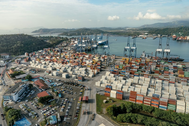 CK Hutchison amenaza con acciones legales si Maersk asume puertos clave en Panamá. CK Hutchison amenaza con acciones legales si Maersk asume puertos clave en Panamá.