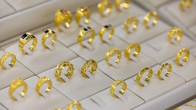 El oro se acerca a los US$4.000 ante un dólar más fuerte y una Fed más restrictiva El oro se acerca a los US$4.000 ante un dólar más fuerte y una Fed más restrictiva