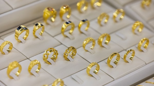 El oro se acerca a los US$4.000 ante un dólar más fuerte y una Fed más restrictiva El oro se acerca a los US$4.000 ante un dólar más fuerte y una Fed más restrictiva
