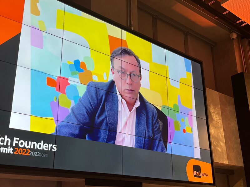 "Brasil chega atrasado para a festa" "Brasil chega atrasado para a festa"