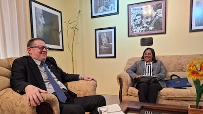 Ecuador declara como persona ‘non grata’ al embajador de Cuba y le da 48 horas para irse Ecuador declara como persona ‘non grata’ al embajador de Cuba y le da 48 horas para irse