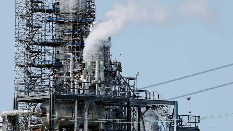 Do petróleo às ações globais: investidores ajustam posições após ataques no Irã Do petróleo às ações globais: investidores ajustam posições após ataques no Irã