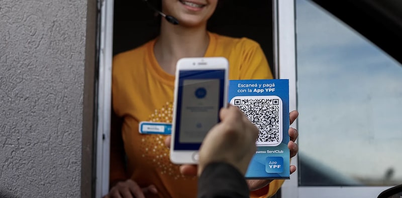 Giro en YPF: no pedirá licencia bancaria y amplía el rol de Santander en su fintech Giro en YPF: no pedirá licencia bancaria y amplía el rol de Santander en su fintech