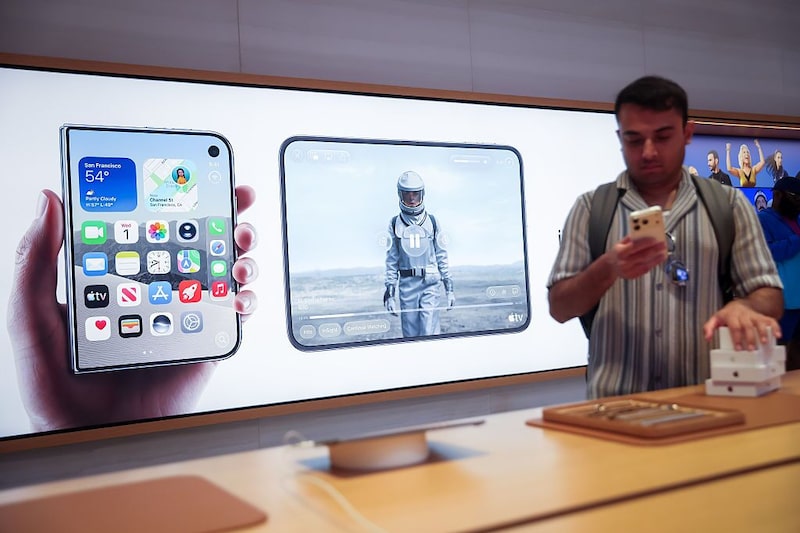 Apple Apple