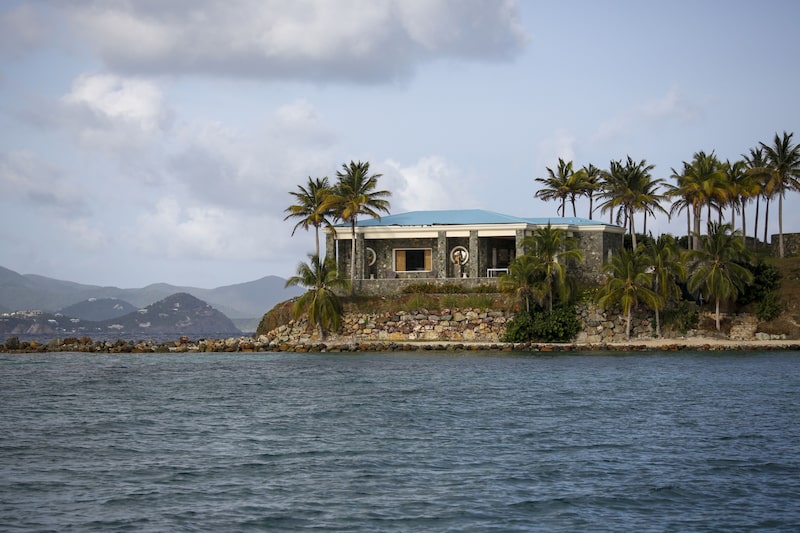 Una villa se alza en Little St. James Island, propiedad del gestor de fondos Jefferey Epstein, en St. Thomas, Islas Vírgenes de Estados Unidos, el miércoles 10 de julio de 2019. Una villa se alza en Little St. James Island, propiedad del gestor de fondos Jefferey Epstein, en St. Thomas, Islas Vírgenes de Estados Unidos, el miércoles 10 de julio de 2019.