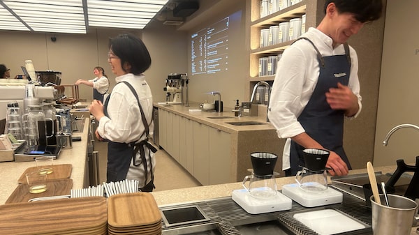 Com café de até US$ 32, rede de cafeterias de luxo se expande em Nova York Com café de até US$ 32, rede de cafeterias de luxo se expande em Nova York