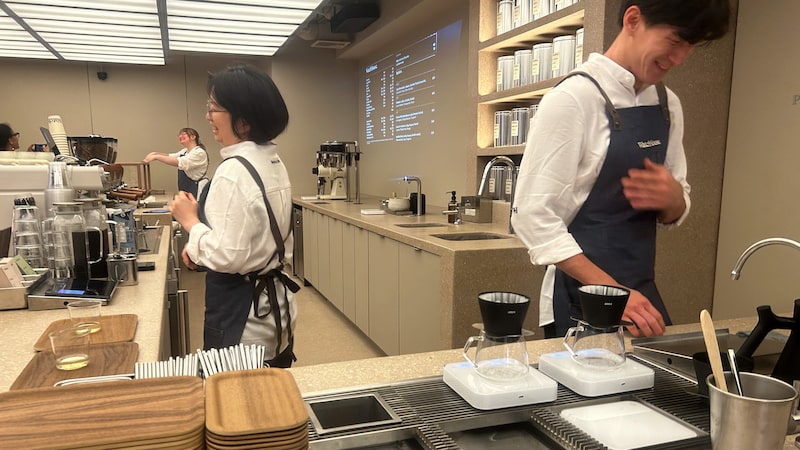 Com café de até US$ 32, rede de cafeterias de luxo se expande em Nova York Com café de até US$ 32, rede de cafeterias de luxo se expande em Nova York