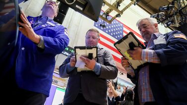 S&P 500 cierra con ganancias y el bitcoin se recupera por encima de los US$90.000 S&P 500 cierra con ganancias y el bitcoin se recupera por encima de los US$90.000