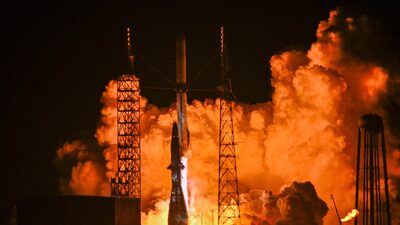 Na corrida espacial, Bezos ganha força com Blue Origin. Mas terá que lidar com Musk Na corrida espacial, Bezos ganha força com Blue Origin. Mas terá que lidar com Musk