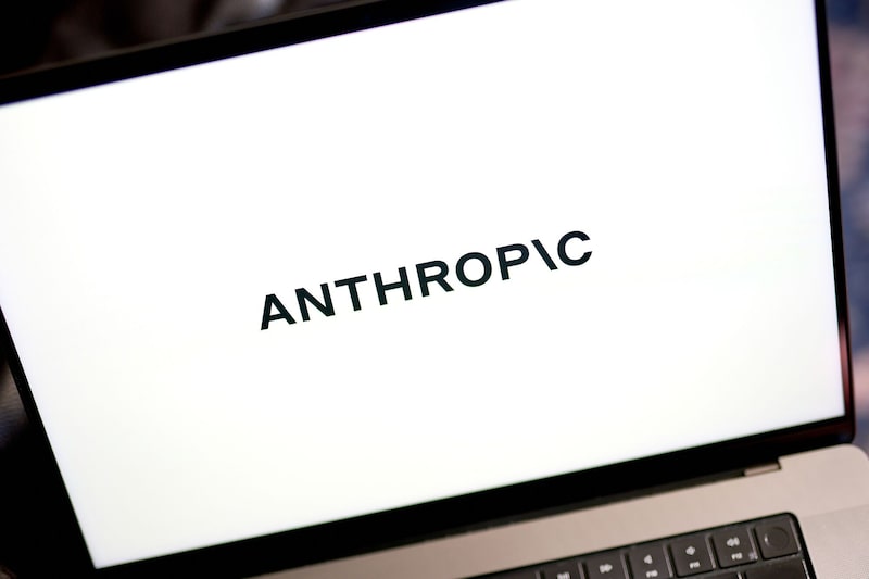 El logotipo de Anthropic en un ordenador portátil colocado en New Hyde Park, Nueva York, EE. UU., el viernes 22 de agosto de 2025. El logotipo de Anthropic en un ordenador portátil colocado en New Hyde Park, Nueva York, EE. UU., el viernes 22 de agosto de 2025.