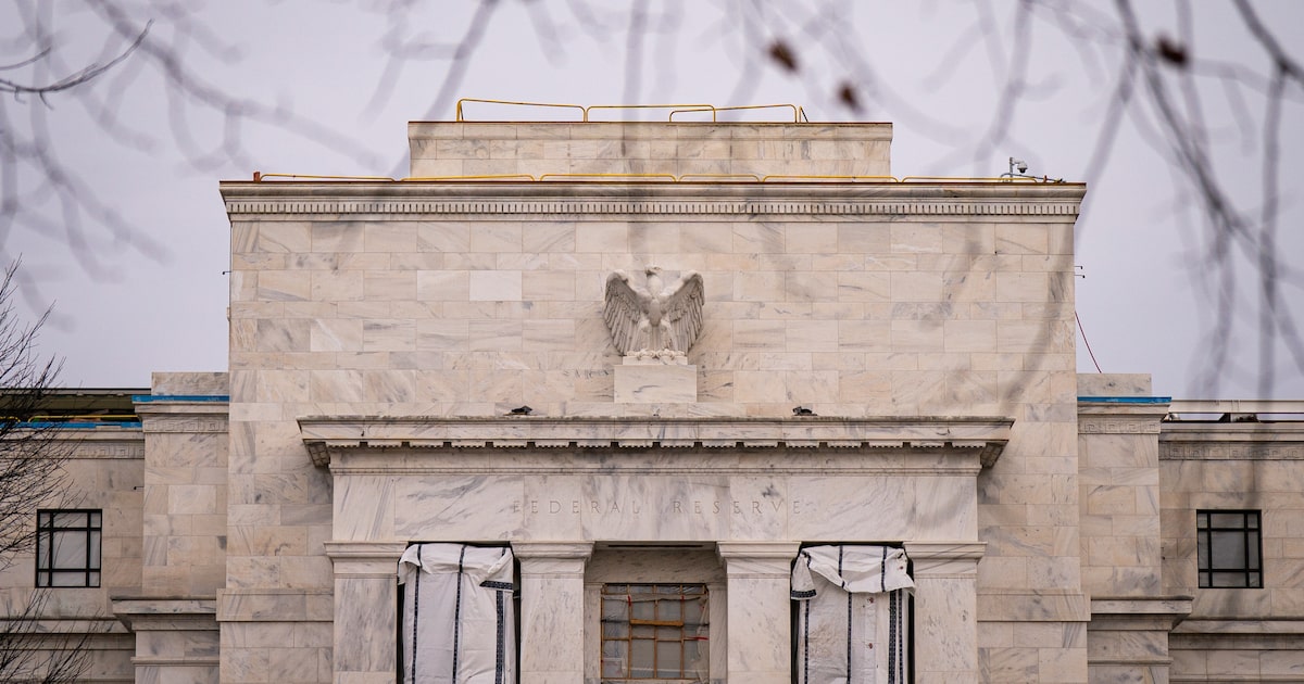La Reserva Federal eleva las tasas de interés y proyecta un nuevo aumento para cerrar el año