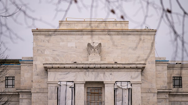 La Fed sube tasas por primera vez desde 2023 y proyecta otra alza antes de fin de año La Fed sube tasas por primera vez desde 2023 y proyecta otra alza antes de fin de año