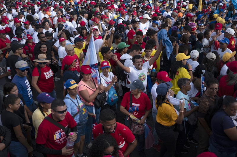 Simpatizantes de Nicolás Nicolás Maduro, presidente de Venezuela, no fotografiado, marchan durante un mitin de cierre de campaña en la avenida Bolívar de Caracas, Venezuela, el jueves 25 de julio de 2024. Simpatizantes de Nicolás Nicolás Maduro, presidente de Venezuela, no fotografiado, marchan durante un mitin de cierre de campaña en la avenida Bolívar de Caracas, Venezuela, el jueves 25 de julio de 2024.