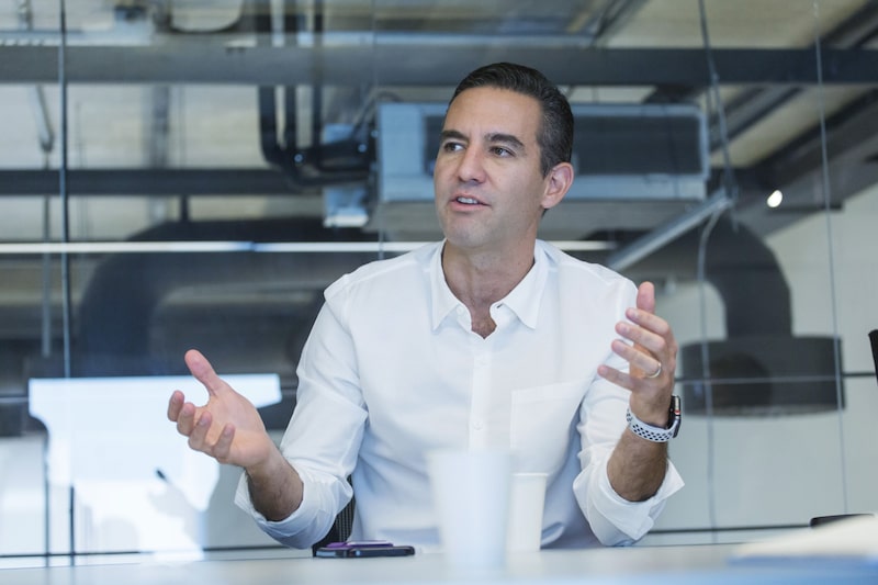 Vélez disse que explorar outros países - além do Brasil - só faz sentido quando há uma visão de longo prazo. Vélez disse que explorar outros países - além do Brasil - só faz sentido quando há uma visão de longo prazo.