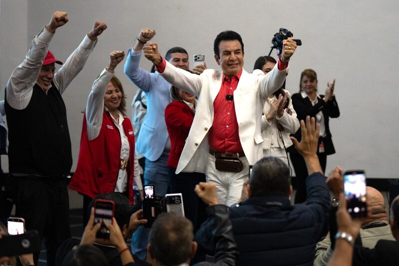 Salvador Nasralla, candidato del Partido Liberal, durante un mitin electoral celebrado en Tegucigalpa, Honduras, el domingo 30 de noviembre de 2025. Salvador Nasralla, candidato del Partido Liberal, durante un mitin electoral celebrado en Tegucigalpa, Honduras, el domingo 30 de noviembre de 2025.