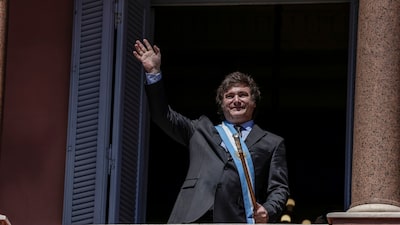 Modelo econômico de Milei vira símbolo da disputa entre Lula e Flávio Bolsonaro Modelo econômico de Milei vira símbolo da disputa entre Lula e Flávio Bolsonaro