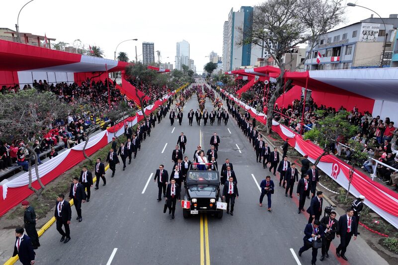 Gran Parada y Desfile Cívico Militar de Fiestas Patrias en Perú Gran Parada y Desfile Cívico Militar de Fiestas Patrias en Perú