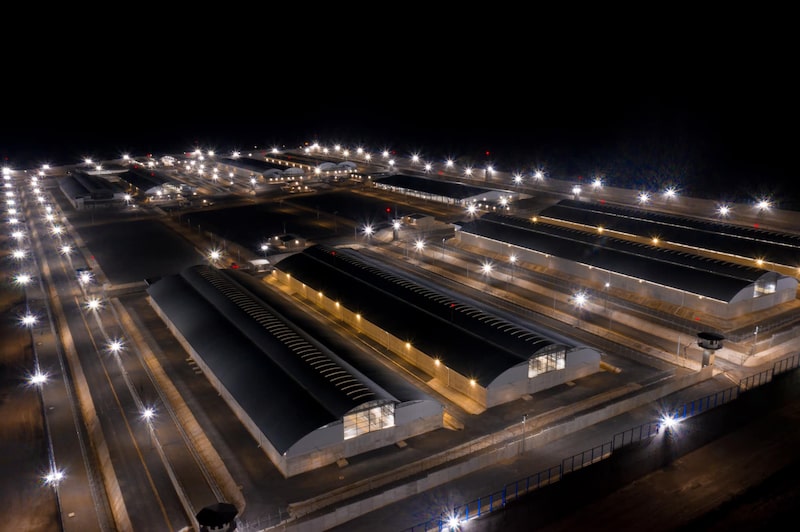 En la nueva cárcel pagarán sus penas "los terroristas que tanto luto habrían causado a la población del país", dijo la Presidencia en un comunicado. En la nueva cárcel pagarán sus penas "los terroristas que tanto luto habrían causado a la población del país", dijo la Presidencia en un comunicado.