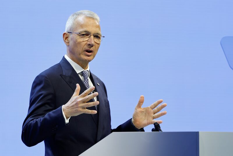 Presidente do Credit Suisse fala na assembleia geral anual de acionistas da empresa em Zurique, Suíça, na terça-feira, 4 de abril Presidente do Credit Suisse fala na assembleia geral anual de acionistas da empresa em Zurique, Suíça, na terça-feira, 4 de abril