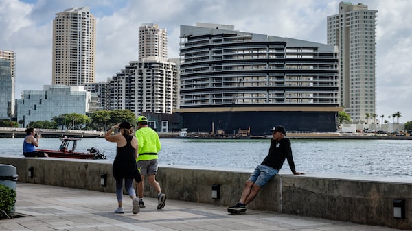 El Mandarin de Miami fue demolido para dar paso a torres de lujo El Mandarin de Miami fue demolido para dar paso a torres de lujo