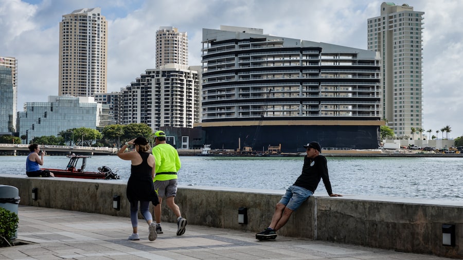 El Mandarin de Miami fue demolido para dar paso a torres de lujo El Mandarin de Miami fue demolido para dar paso a torres de lujo