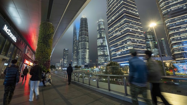 Acciones de Asia suben por valoraciones atractivas; el dólar retrocede Acciones de Asia suben por valoraciones atractivas; el dólar retrocede