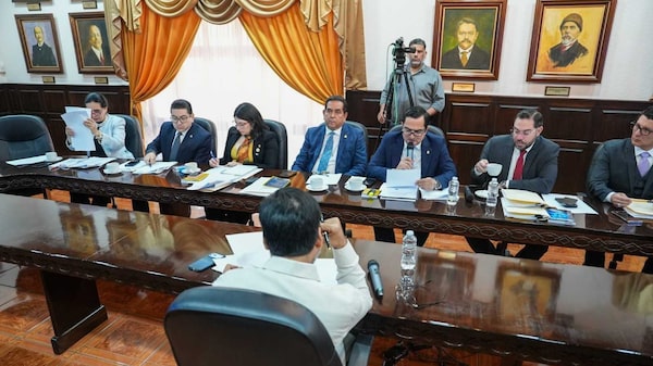 Honduras destituye al fiscal general y acepta la renuncia de la presidenta de la Corte Suprema Honduras destituye al fiscal general y acepta la renuncia de la presidenta de la Corte Suprema