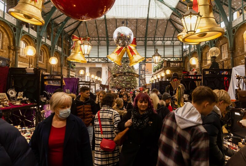 Las compras navideñas en el centro de Londres se adelantan a las últimas cifras del comercio minorista Las compras navideñas en el centro de Londres se adelantan a las últimas cifras del comercio minorista
