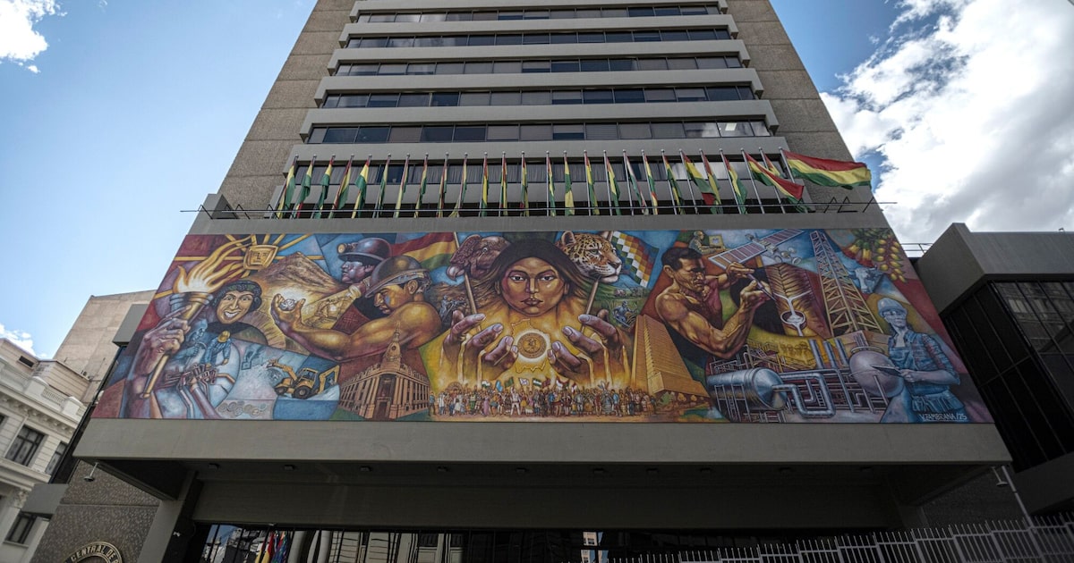 BOLIVIA: ESCASEZ DE DÓLARES Y NEGOCIACIONES CON EL FMI