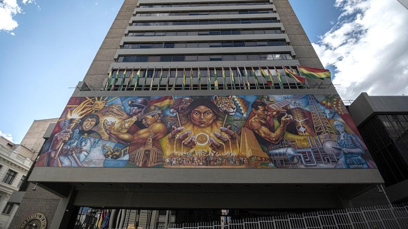 Falta de dólares en Bolivia se agrava tras pagos de deuda y eleva presión por acuerdo con FMI Falta de dólares en Bolivia se agrava tras pagos de deuda y eleva presión por acuerdo con FMI