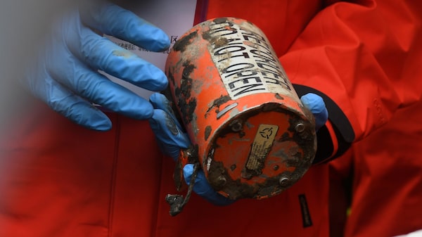 Reporte inicial de China aclara poco sobre choque de avión de Eastern Airlines Reporte inicial de China aclara poco sobre choque de avión de Eastern Airlines