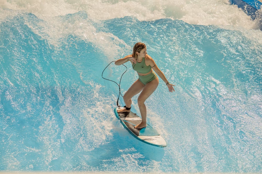 De los turistas que visitan Costa Rica por la vía a aérea, un 16,6% practica el surf en las playas, según el ICT. De los turistas que visitan Costa Rica por la vía a aérea, un 16,6% practica el surf en las playas, según el ICT.