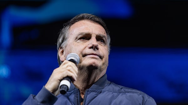 Congresso derruba veto de Lula para reduzir pena de Bolsonaro Congresso derruba veto de Lula para reduzir pena de Bolsonaro