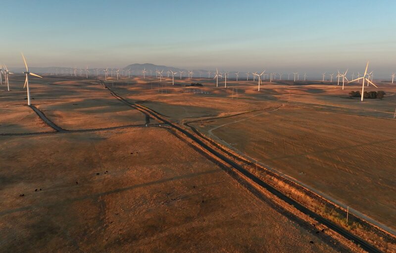 Em uma vista aérea, moinhos são vistos perto de terrenos que foram recentemente adquiridos em 29 de agosto de 2023, perto de Rio Vista, Califórnia. Foto: Justin Sullivan/Getty Images Em uma vista aérea, moinhos são vistos perto de terrenos que foram recentemente adquiridos em 29 de agosto de 2023, perto de Rio Vista, Califórnia. Foto: Justin Sullivan/Getty Images