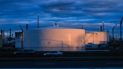 El petróleo logra su tercera ganancia semanal ante la escalada de las protestas en Irán El petróleo logra su tercera ganancia semanal ante la escalada de las protestas en Irán