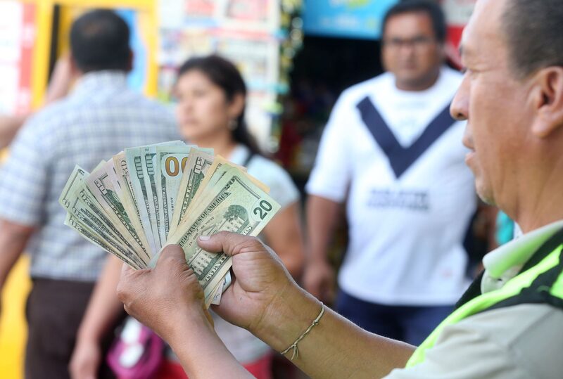 Precio del dólar en Perú abre a la baja hoy martes 10 de agosto, tras novedades sobre Julio Velarde. Precio del dólar en Perú abre a la baja hoy martes 10 de agosto, tras novedades sobre Julio Velarde.