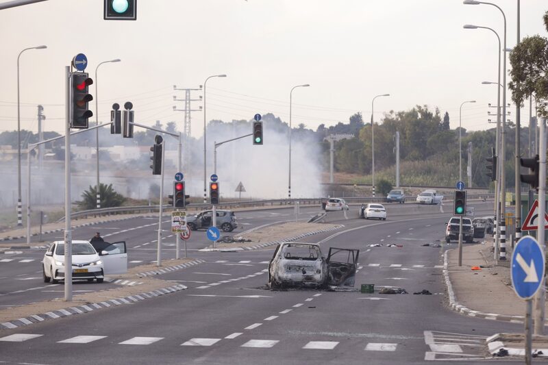 Un automóvil destruido por militantes palestinos en Sderot, Israel, el 7 de octubre. Un automóvil destruido por militantes palestinos en Sderot, Israel, el 7 de octubre.