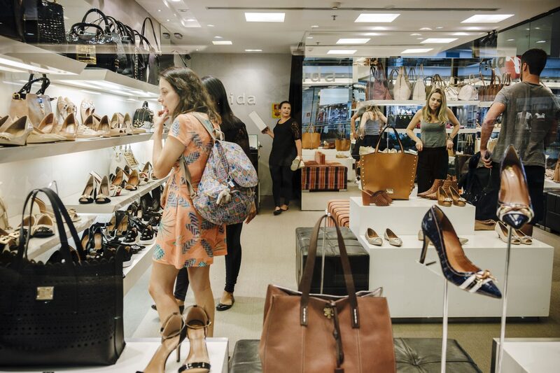 Brasileiros retomam hábitos de consumo, mas não de maneira indiscriminada, o que gera diferenças no ritmo de crescimento de segmentos Brasileiros retomam hábitos de consumo, mas não de maneira indiscriminada, o que gera diferenças no ritmo de crescimento de segmentos