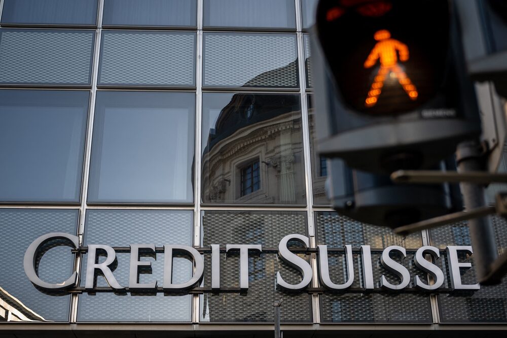 Credit Suisse passa por plano de reestruturação previsto para durar três anos após perdas e escândalos Credit Suisse passa por plano de reestruturação previsto para durar três anos após perdas e escândalos