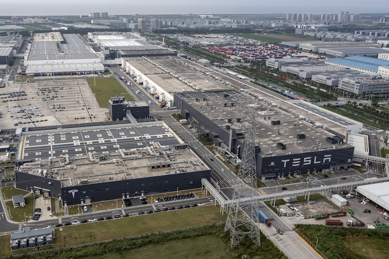 A fábrica da Tesla fica no Delta do Rio Yangtze, onde um fabricante de veículos elétricos geralmente consegue encontrar todos os componentes em um raio de 320 km. (Foto: Bloomberg) A fábrica da Tesla fica no Delta do Rio Yangtze, onde um fabricante de veículos elétricos geralmente consegue encontrar todos os componentes em um raio de 320 km. (Foto: Bloomberg)