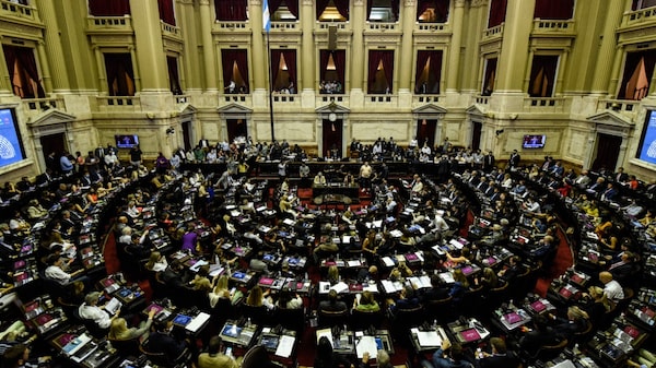 Diputados argentinos aprueban acuerdo FMI pese a rechazo parcial del oficialismo Diputados argentinos aprueban acuerdo FMI pese a rechazo parcial del oficialismo