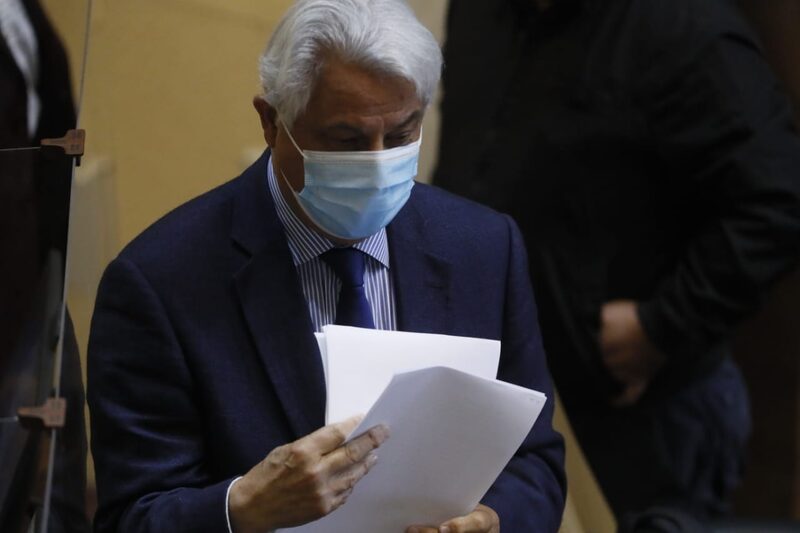 Jaime Naranjo, de 70 años, habló durante casi 15 horas en el Congreso. Foto: Twitter de la Cámara de Diputados de Chile (@Camara_cl) Jaime Naranjo, de 70 años, habló durante casi 15 horas en el Congreso. Foto: Twitter de la Cámara de Diputados de Chile (@Camara_cl)