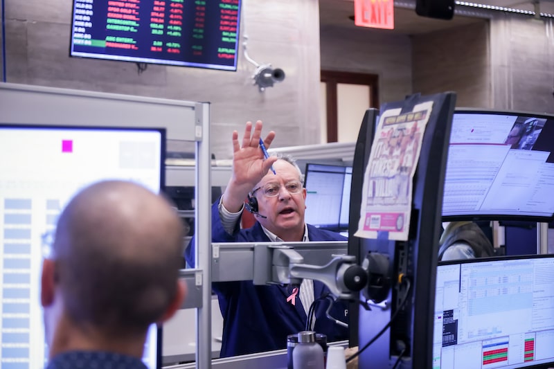 Traders At The New York Stock Exchange As Stocks Stage Comeback At The End Of A Jittery Week Traders At The New York Stock Exchange As Stocks Stage Comeback At The End Of A Jittery Week