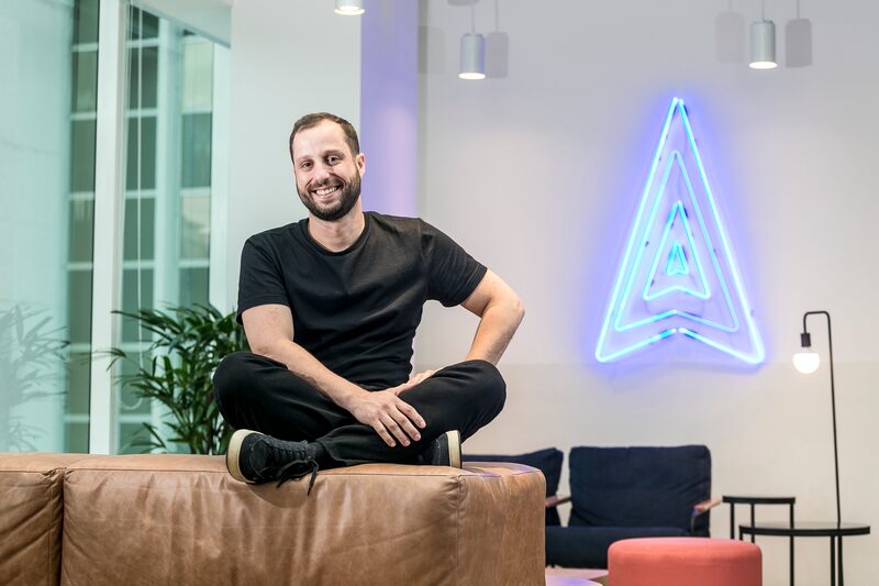 CEO diz estar animado em ter a Greenoaks e a Tencent como acionistas para construir uma companhia global e ter mais exposição ao ecossistema empreendedor único da China CEO diz estar animado em ter a Greenoaks e a Tencent como acionistas para construir uma companhia global e ter mais exposição ao ecossistema empreendedor único da China