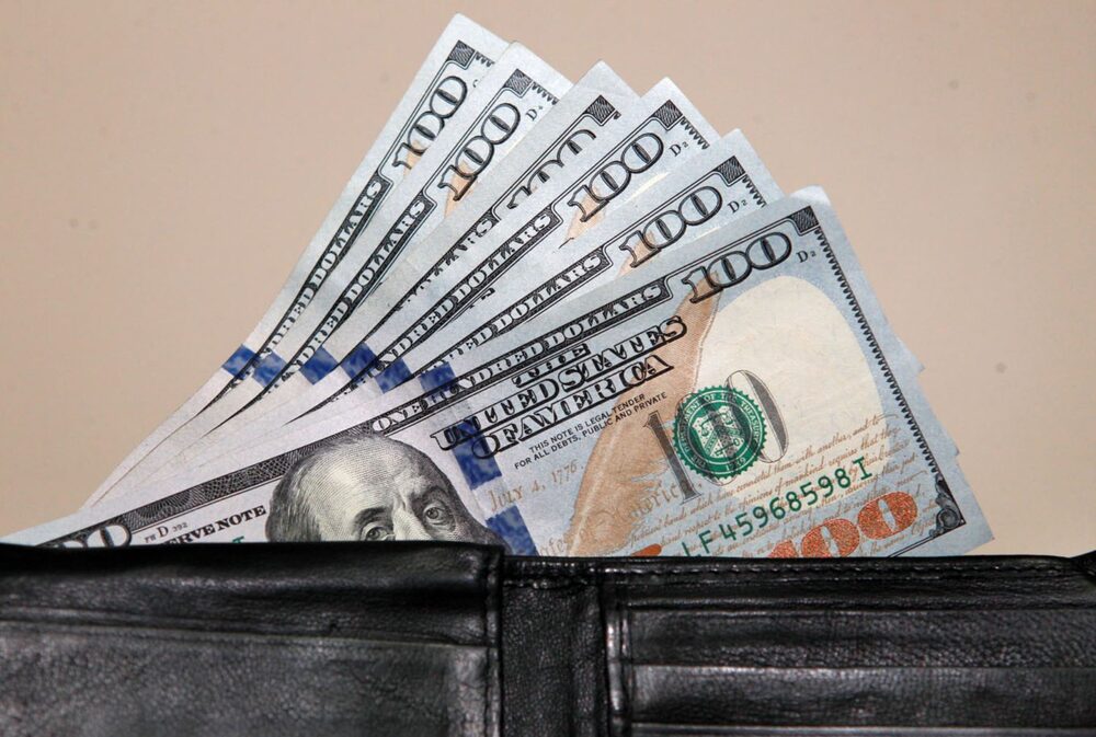 Dólar en Perú continúa a la baja: cae a 4,077 soles por US$1. Dólar en Perú continúa a la baja: cae a 4,077 soles por US$1.